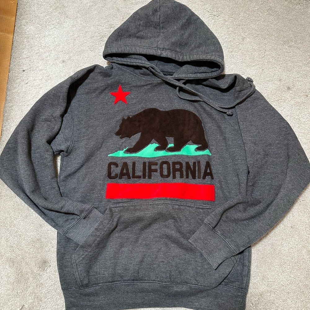 California flag inspired hoodie with velvet detail and front pocket